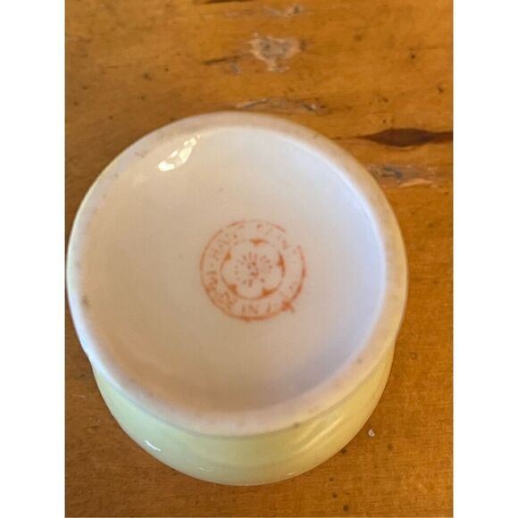 Vintage small hand painted Floral Porcelain Vase Made in Japan - Picture 7 of 7